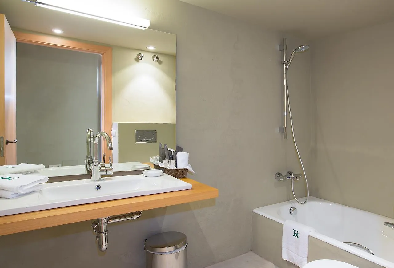 Apartamentos En La Rectoria De Regencos 0*,